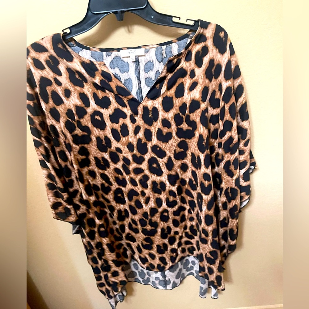 Easel size large animal print top.